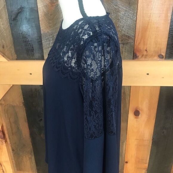 ROZ & Ali top with bell sleeves and crochet bodice - Picture 4 of 5